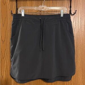 Duluth Trading Skort Sz M Ultralite Performance Gray Moisture Wicking